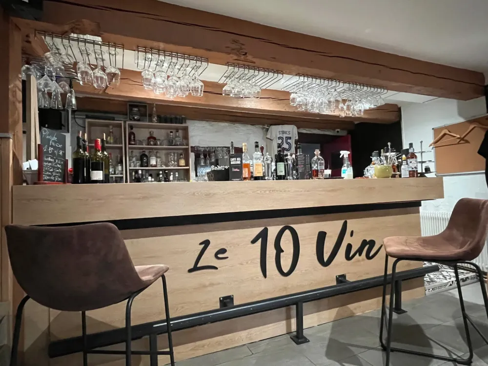 Le 10 Vin bar comptoir